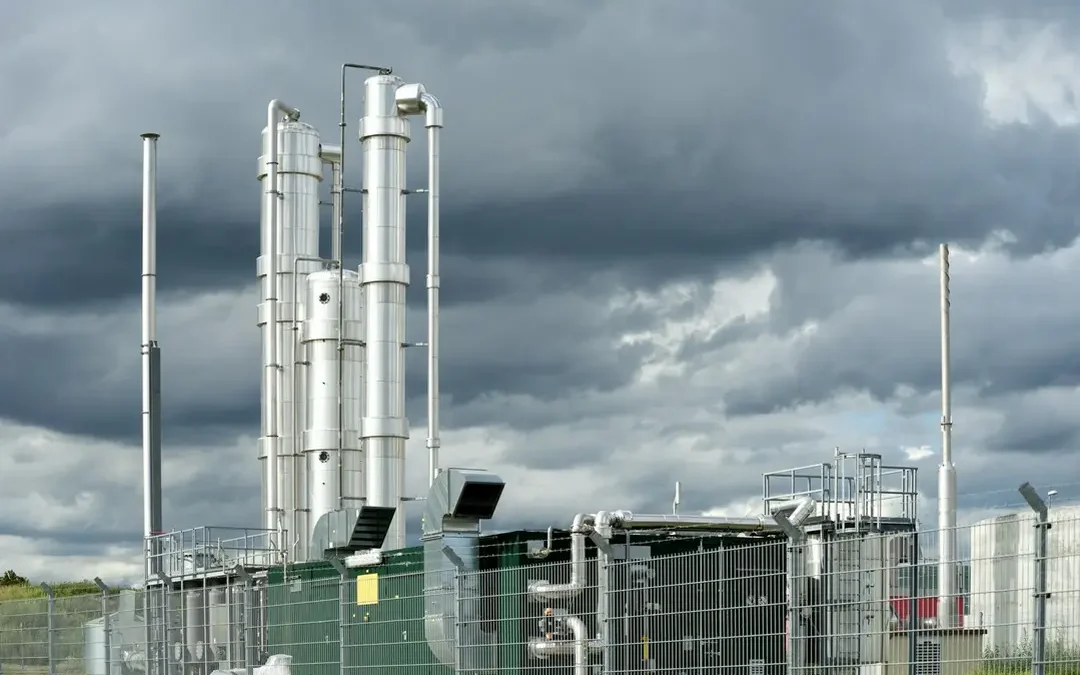 Biogazownie: od surowców do energii – jak przebiega ten proces?